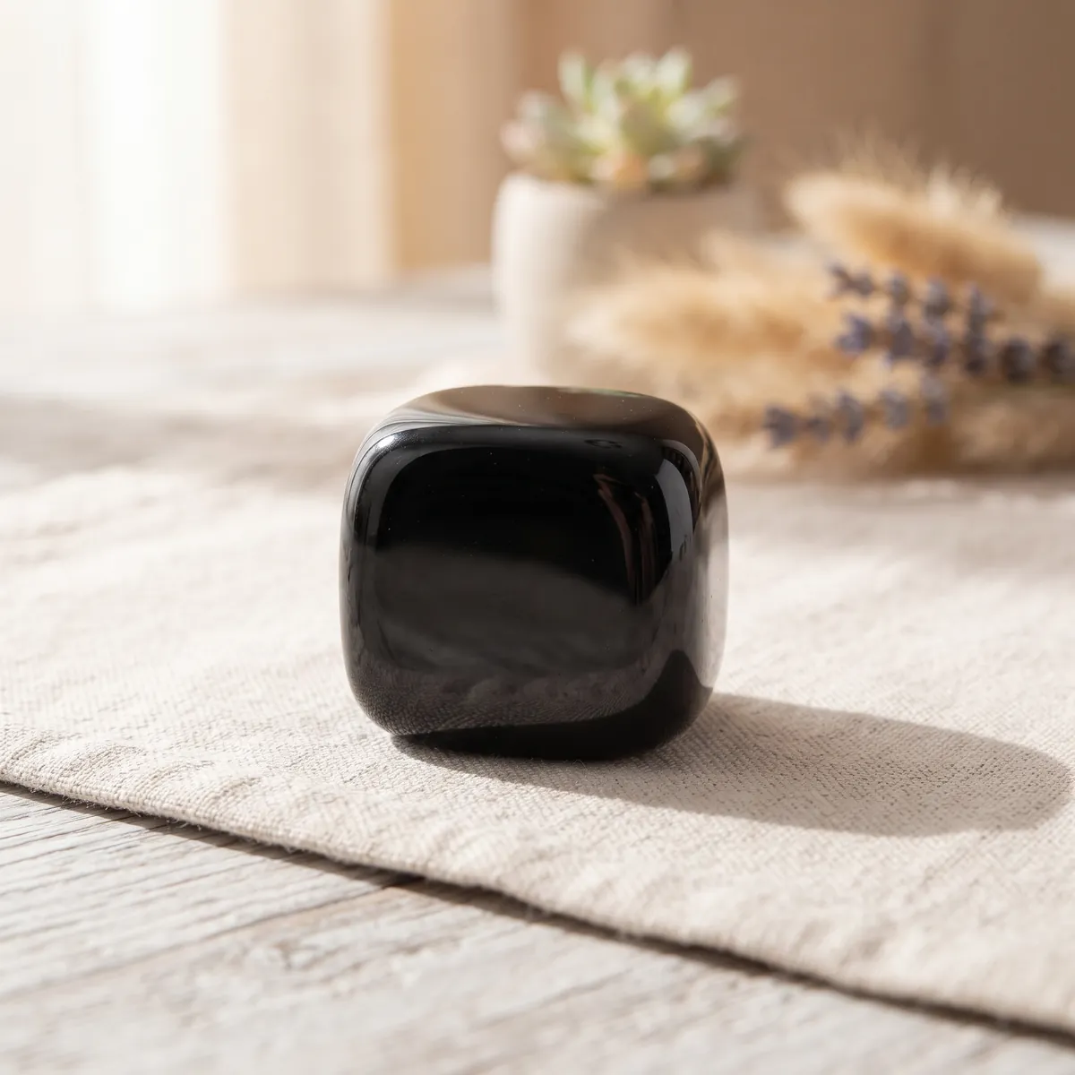 Čierny obsidián — Strážca